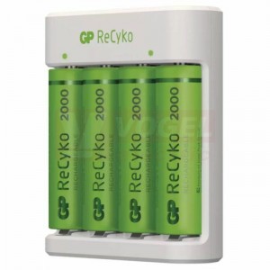 Nabíječka baterií GP Eco E411 + 4× AA ReCyko 2000, nabíjení přes USB 5V/1A, součástí balení micro USB kabel, rozměr 78 × 68 × 25 mm (B51414)