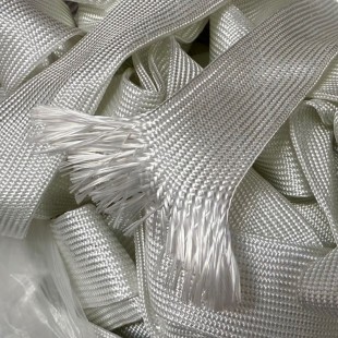 Hadička iz. typ FS  průměr 18mm pletená dutinka bílá sklovláknitá do 550°C, elektrická pevnost 300-700V (E100280)