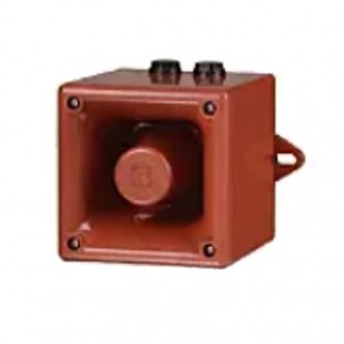 A100DC024MA0A1R elektronická siréna multitónová, 10-60VDC, 110dB, 4 kanály, 64 tónů, IP66, červená, reg.hlasitosti, s montážními oky, vstup 2xM20, šv 87x87mm, h 87mm